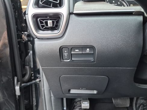 Used 2023 Kia Sorento S w/ Panoramic Sunroof Package AWD/4WD image 24