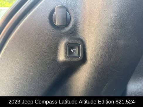 Used 2023 Jeep Compass Latitude w/ Convenience Group AWD/4WD image 11