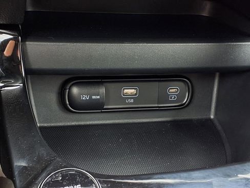 Used 2025 Kia Seltos S image 17