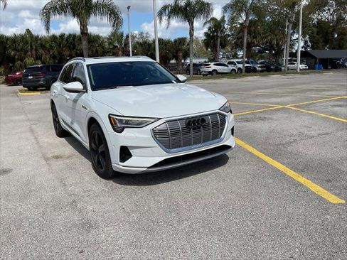 Used 2019 Audi e-tron Premium Plus image 14