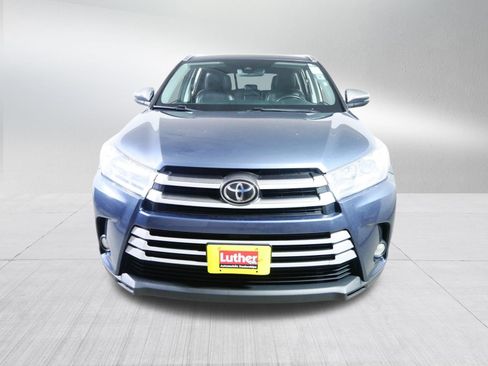 Used 2017 Toyota Highlander XLE AWD/4WD image 2