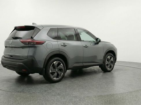 Used 2025 Nissan Rogue SV image 9