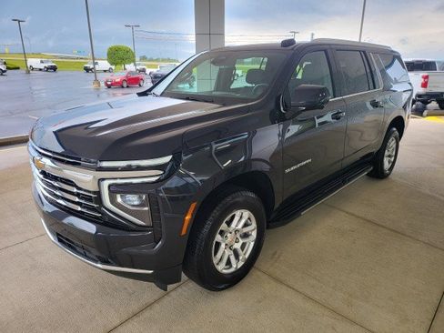 Used 2026 Chevrolet Suburban LT w/ Comfort Package AWD/4WD image 17