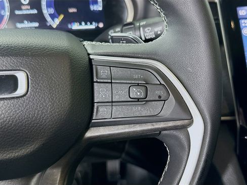 Used 2023 Jeep Grand Cherokee L Limited AWD/4WD image 25