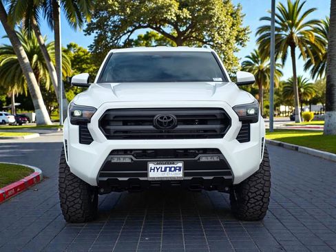 Used 2025 Toyota Tacoma SR5 image 2