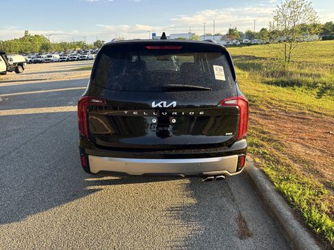 Used 2025 Kia Telluride S image 9