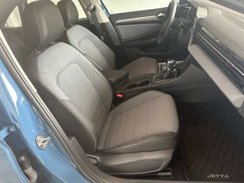 Used 2025 Volkswagen Jetta SE FWD image 13
