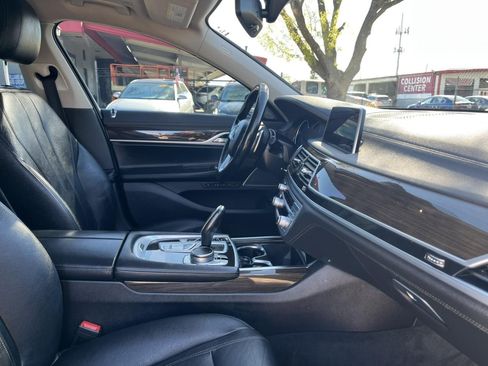 Used 2019 BMW 740i xDrive image 28