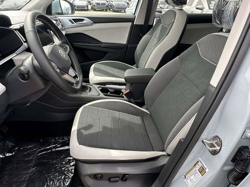 New 2026 Volkswagen Taos SE FWD image 14
