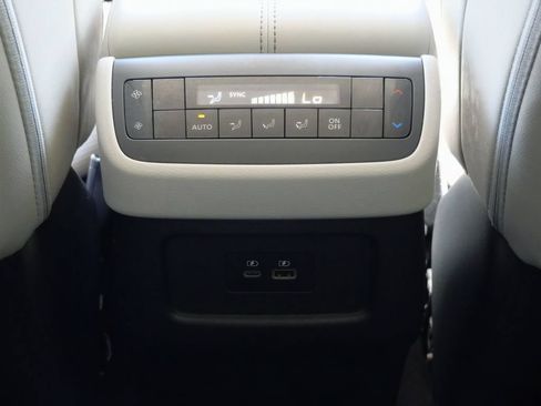 Used 2023 Nissan Pathfinder SL AWD/4WD image 25