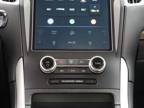 Used 2024 Ford Edge SE image 28