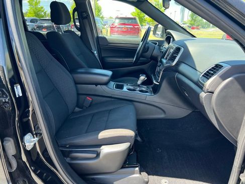 Used 2021 Jeep Grand Cherokee Laredo AWD/4WD image 13