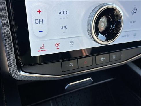 Used 2024 Ford Expedition Platinum image 39