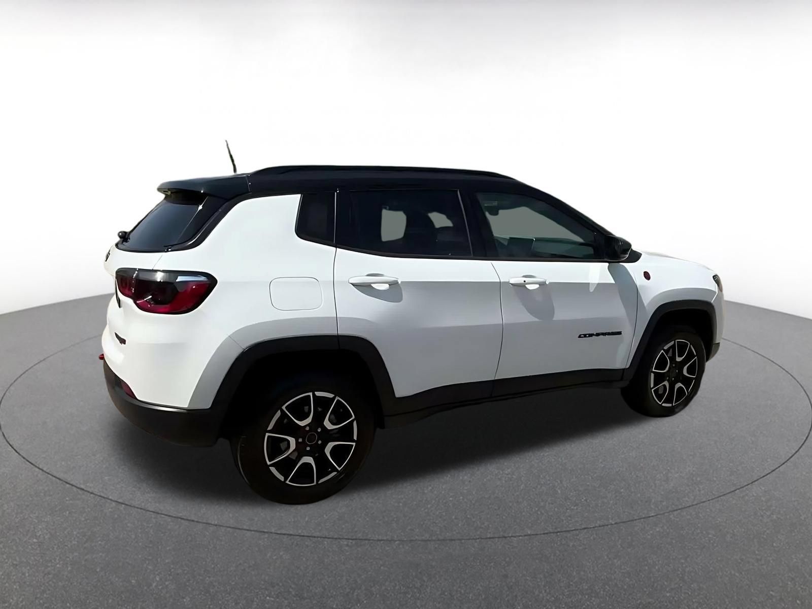 Used 2025 Jeep Compass Trailhawk AWD/4WD image 13