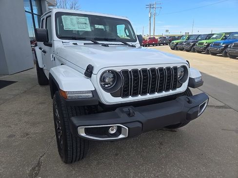 New 2026 Jeep Gladiator Sahara image 16