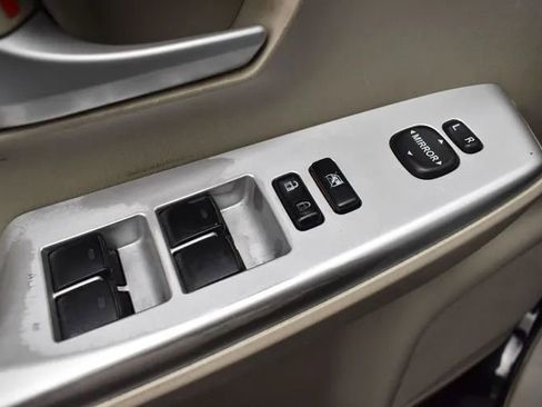 Used 2012 Toyota Prius V Three w/ Preferred Accessory Pkg FWD image 21
