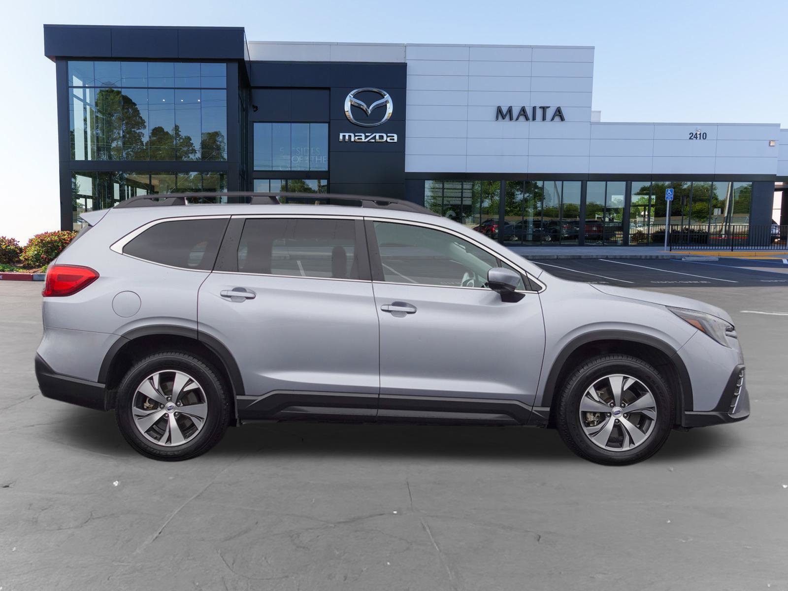 Used 2025 Subaru Ascent Premium AWD/4WD image 2