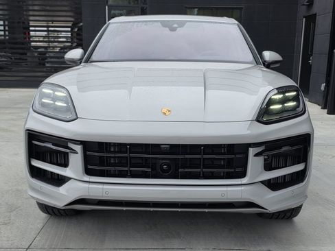 Certified 2025 Porsche Cayenne image 9