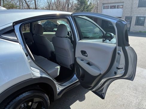 Used 2018 Honda HR-V EX image 15