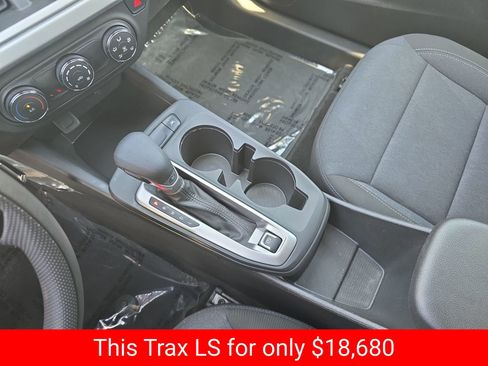 Used 2024 Chevrolet Trax LS FWD image 31