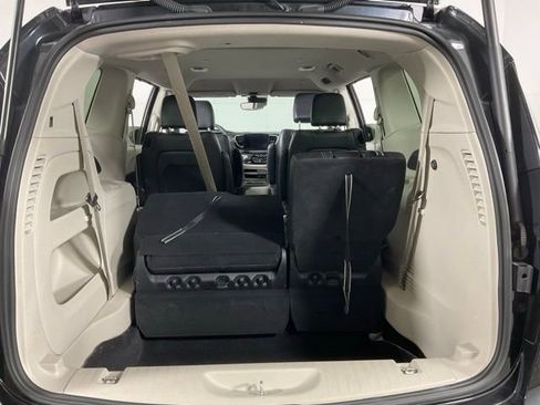 Used 2022 Chrysler Pacifica Touring-L image 42