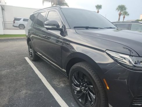 Used 2026 Lincoln Navigator Reserve w/ Jet Appearance Package AWD/4WD image 3