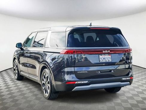 Used 2024 Kia Carnival EX image 6