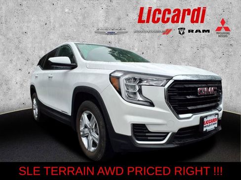 Used 2022 GMC Terrain SLE AWD/4WD image 1