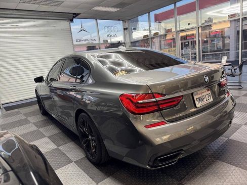 Used 2017 BMW 750i RWD image 33