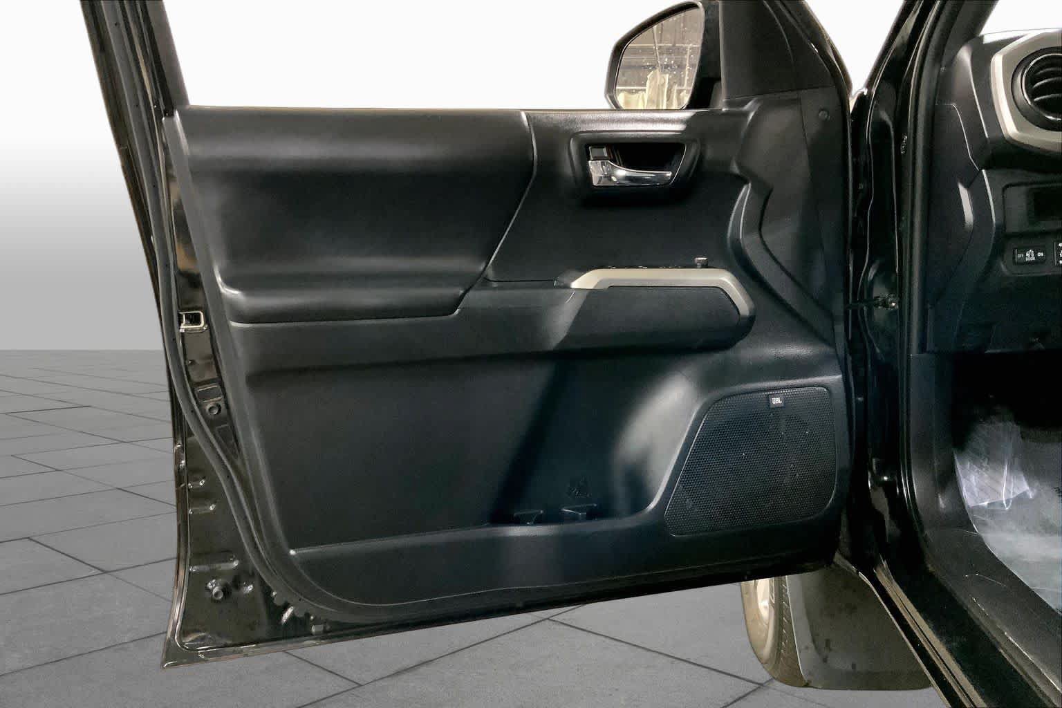 Used 2018 Toyota Tacoma Limited AWD/4WD image 22