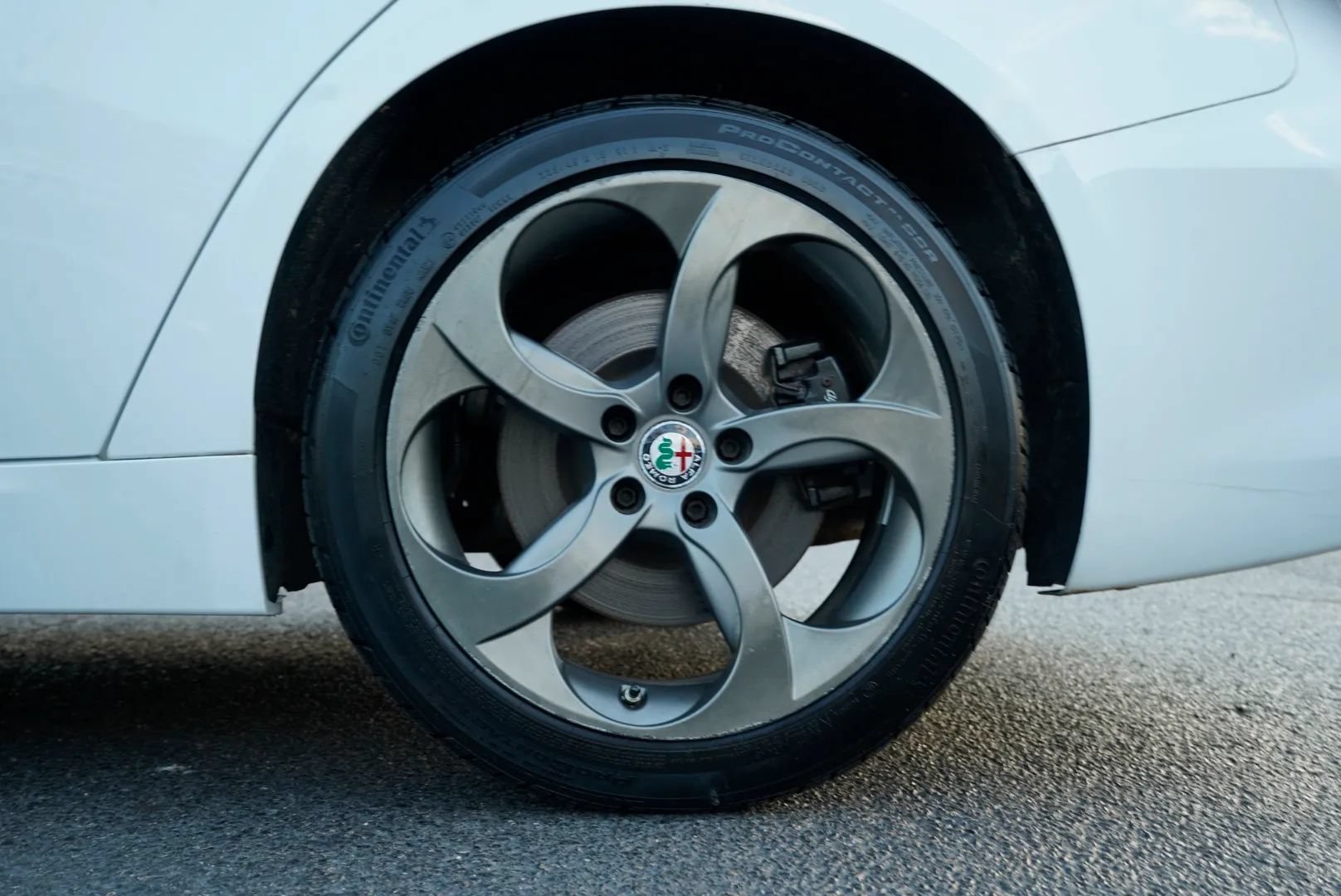 Used 2017 Alfa Romeo Giulia AWD image 15