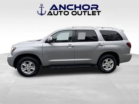 Used 2019 Toyota Sequoia SR5 image 5
