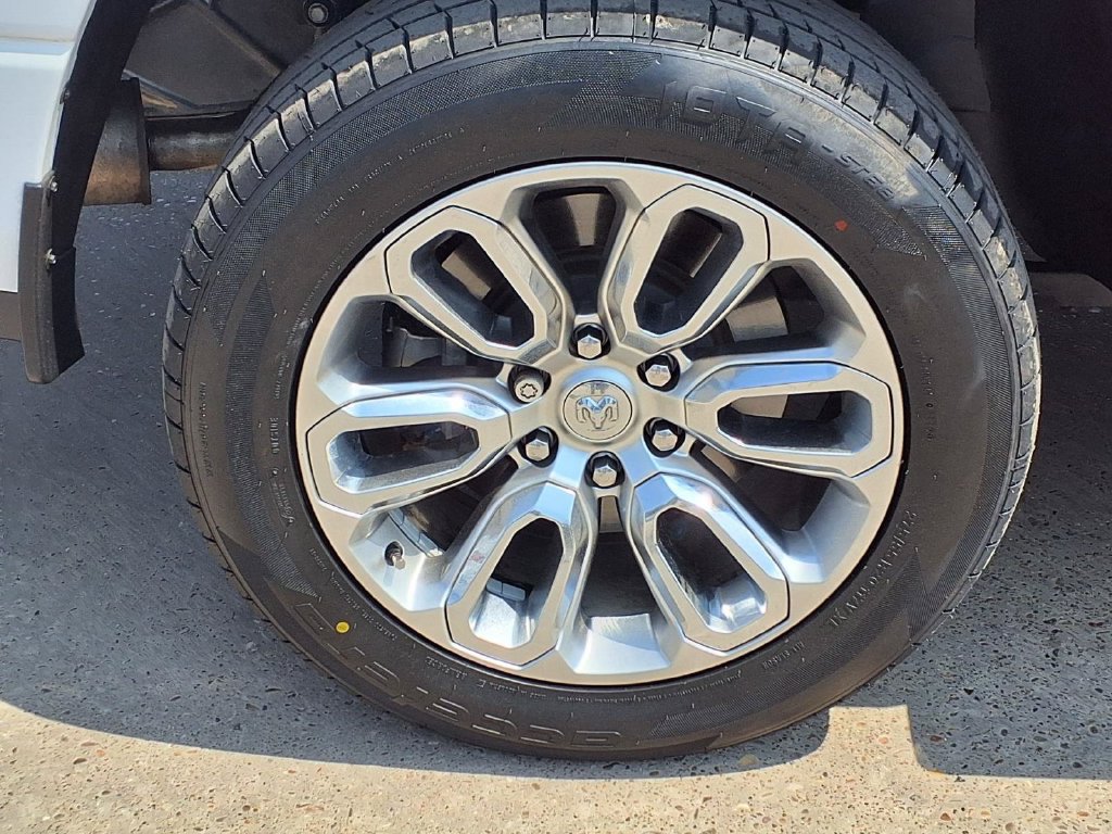 Used 2023 RAM 1500 Laramie AWD/4WD image 10
