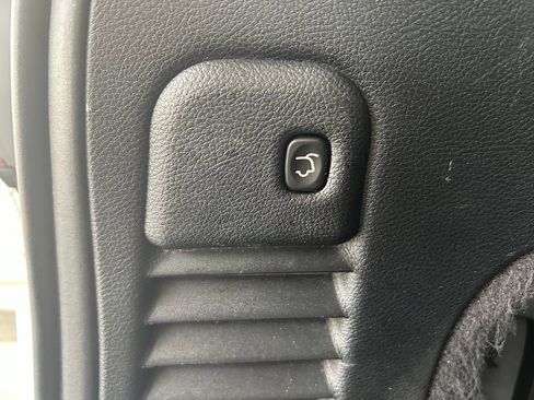 Used 2017 Jeep Grand Cherokee Altitude RWD image 35