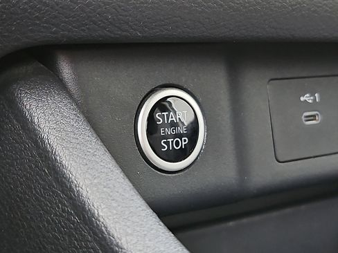 Certified 2023 Nissan Rogue SV image 21