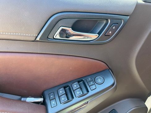 Used 2015 Chevrolet Suburban LTZ RWD image 10