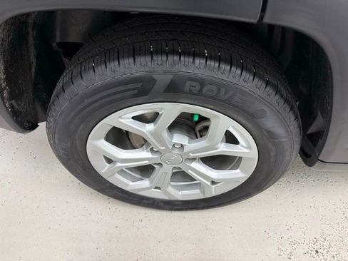 Used 2024 Jeep Compass Latitude AWD/4WD image 4
