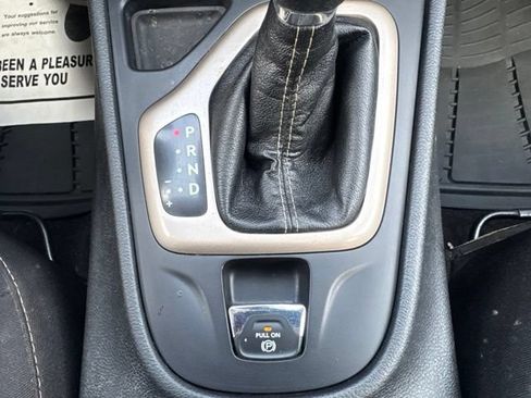 Used 2017 Jeep Cherokee Sport FWD image 29