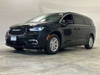 New 2025 Chrysler Pacifica Select video 2