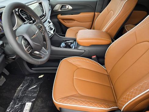 New 2026 Chrysler Pacifica Pinnacle FWD image 10