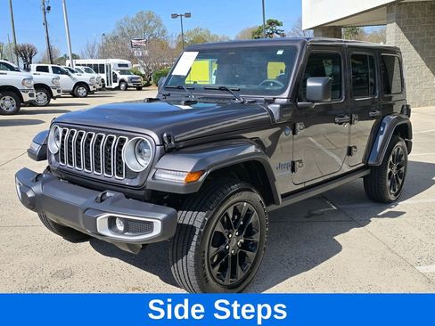 Used 2025 Jeep Wrangler Unlimited Sahara image 9