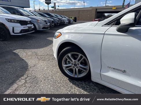 Used 2018 Ford Fusion S image 4