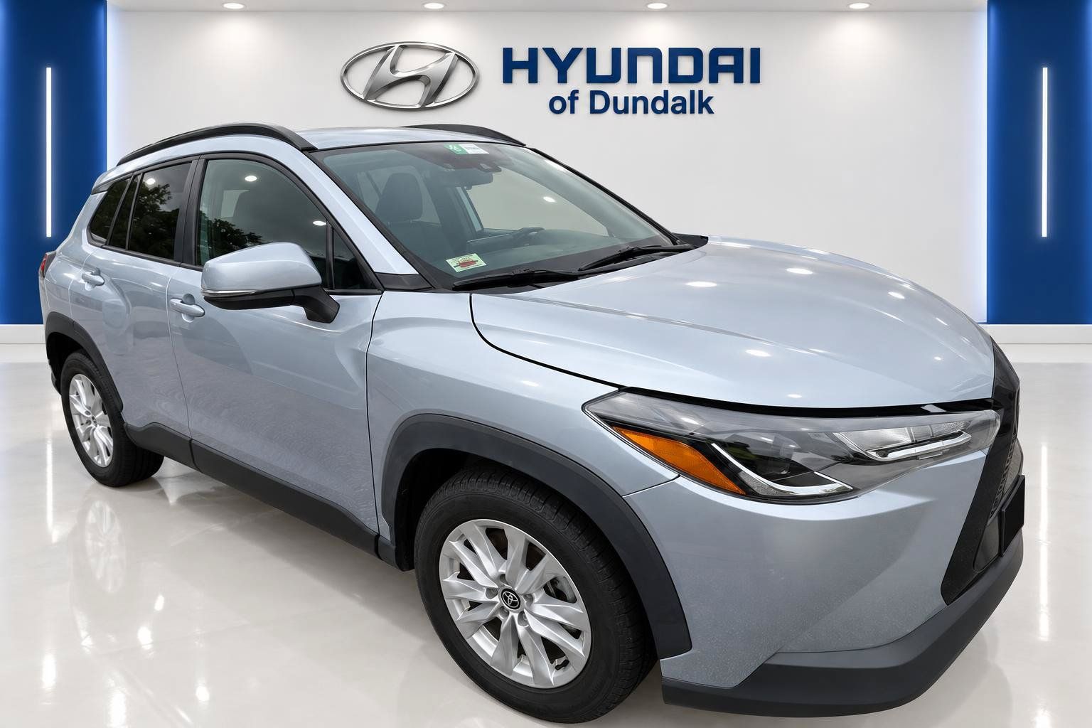 Used 2022 Toyota Corolla Cross LE AWD/4WD image 3