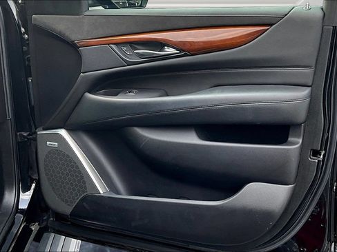 Used 2019 Cadillac Escalade ESV Premium Luxury AWD/4WD image 28