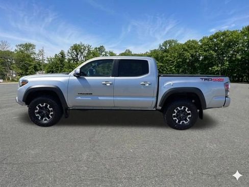 Used 2022 Toyota Tacoma TRD Off-Road w/ Technology Package AWD/4WD image 5
