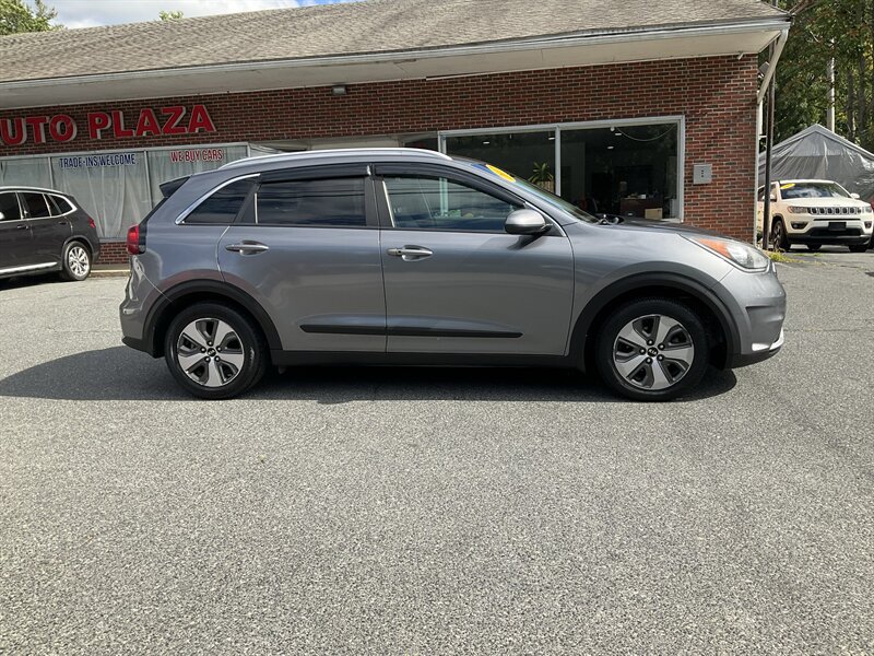 Used 2017 Kia Niro LX FWD image 4