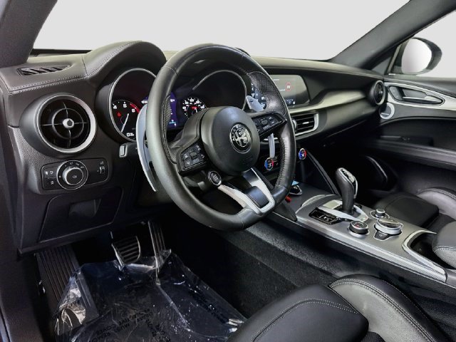 Used 2023 Alfa Romeo Stelvio Veloce AWD/4WD image 22