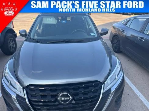 Used 2023 Nissan Kicks SV FWD image 2