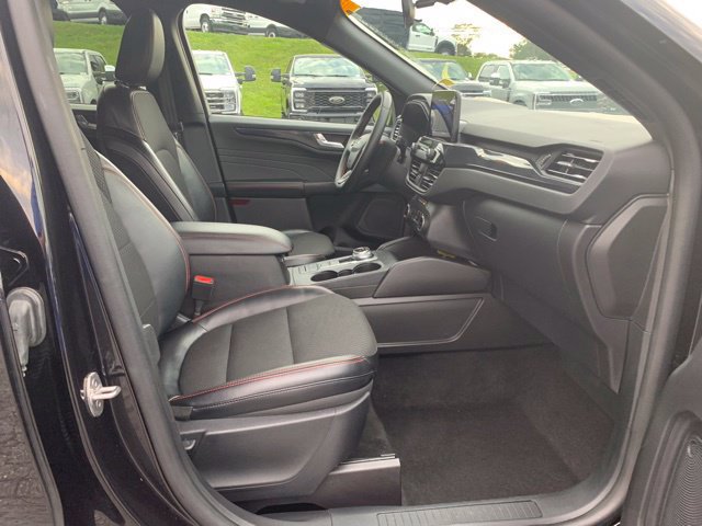 Used 2025 Ford Escape ST-Line Select AWD/4WD image 16