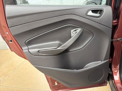 Used 2018 Ford Escape SE w/ SE Sync 3 Package AWD/4WD image 21